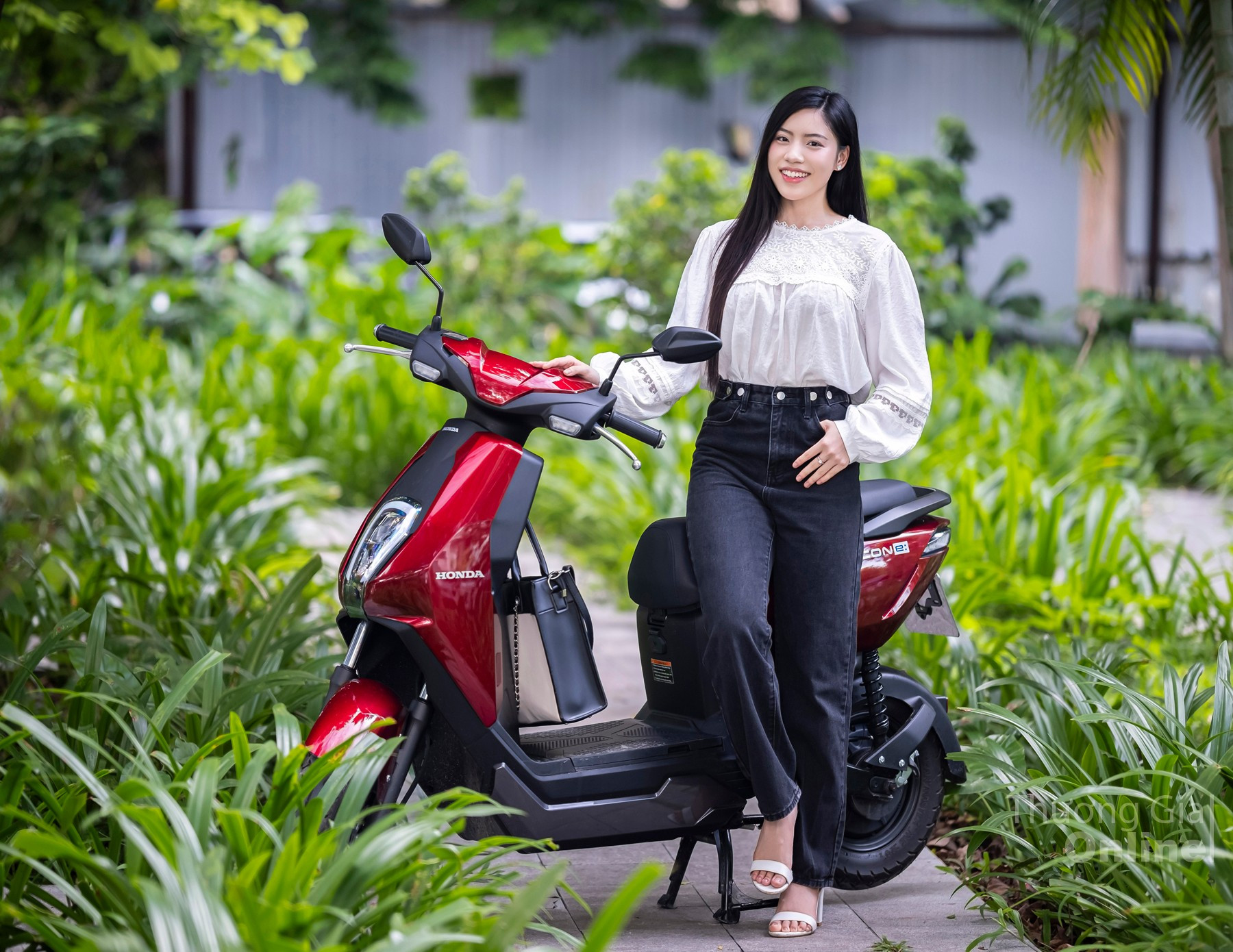 Xe máy điện Honda Icon e: được lắp ráp tại nhà máy Honda Việt Nam và hướng tới nhóm khách hàng cần sử dụng xe gắn máy nhưng không cần phải có bằng lái dsf0615.jpg