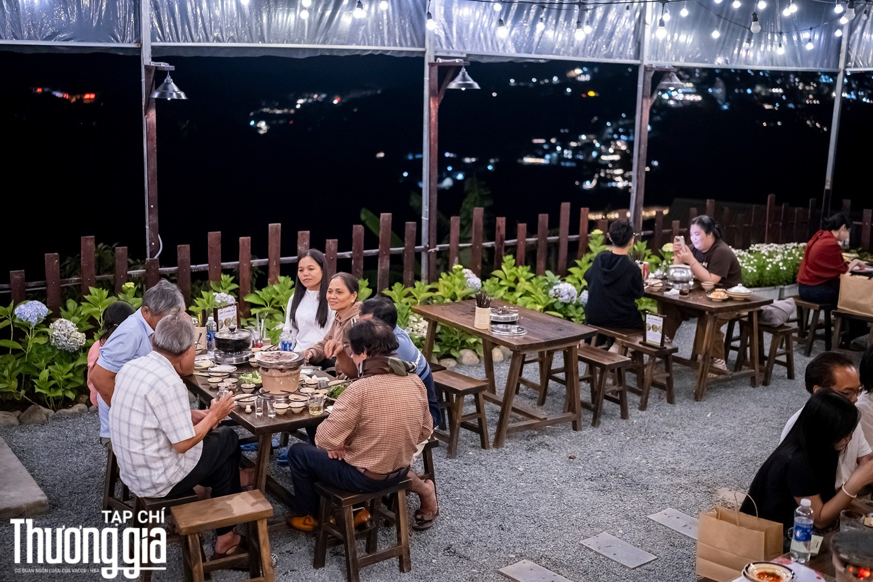 Các quán nướng lẩu ven đồi là một nét đặc trưng của Đà Lạt