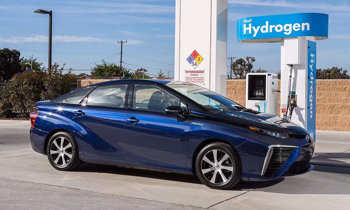 2017-toyota-mirai-100565741-h-3455-9395-1599903016.jpg