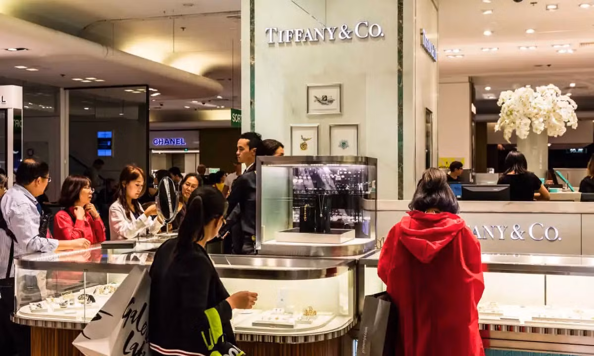 high-street-europe-china-tourists-shoppers-luxury-goods-9343.jpg