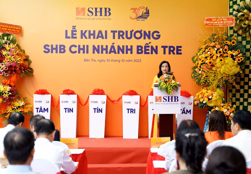 Tổng Giám đốc Ngô Thu Hà nhấn mạnh SHB Bến Tre sẽ hoạt động an toàn, hiệu quả, phát triển vững mạnh đóng góp vào sự phát triển kinh tế xã hội của tỉnh Bến Tre nói riêng và cả nước nói chung.jpg