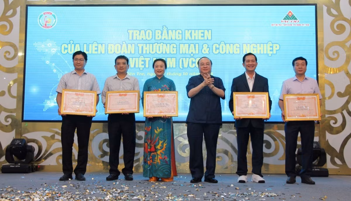 Bang khen VCCI-2.jpg