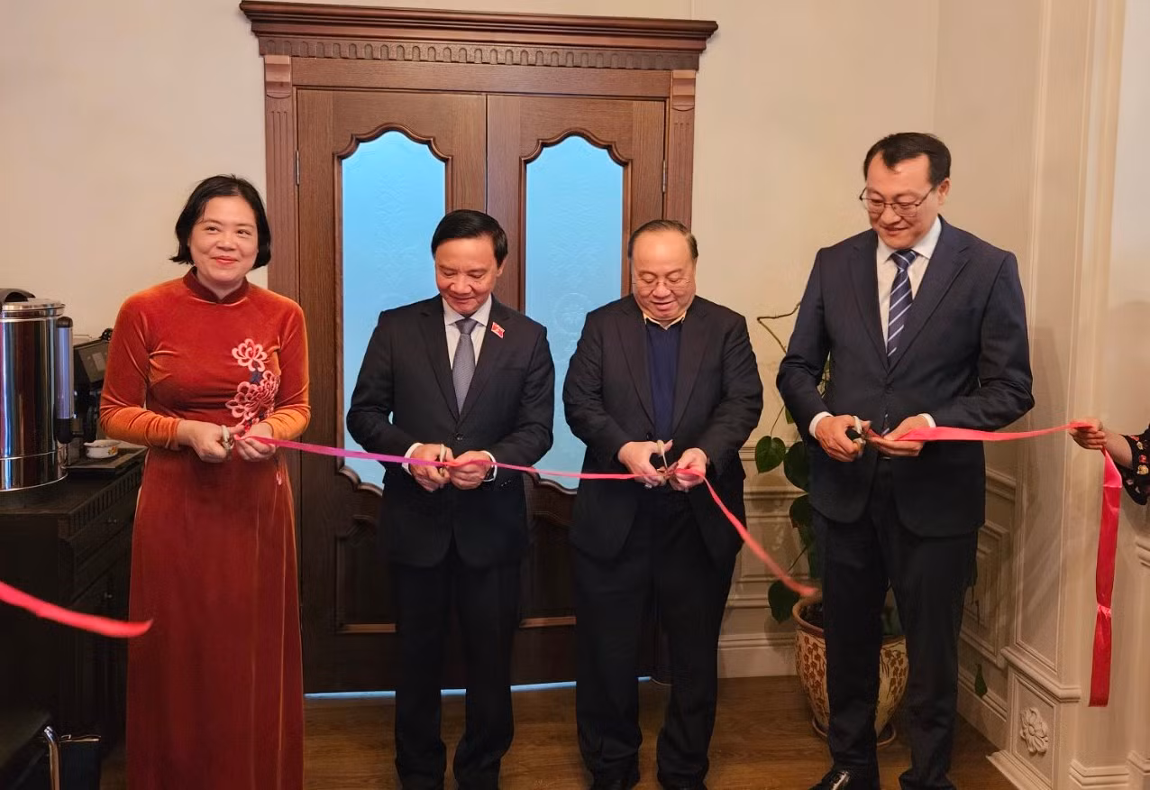 Lễ cắt băng khai trương Văn phòng trưng bày sản phẩm hàng hoá Việt Nam.jpg