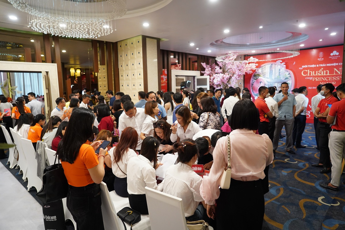 Các sự kiện bán hàng 2 toà chung cư đầu tiên tại Princess’s Manor luôn thu hút đông đảo khách hàng và nhà đầu tư a3-12-173.jpg