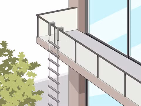 Khi lối thoát hiểm chính bị block, phương án dự phòng là sử dụng thang dây để thoát hiểm từ ban công trong trường hợp nhà chung cư thấp tầng