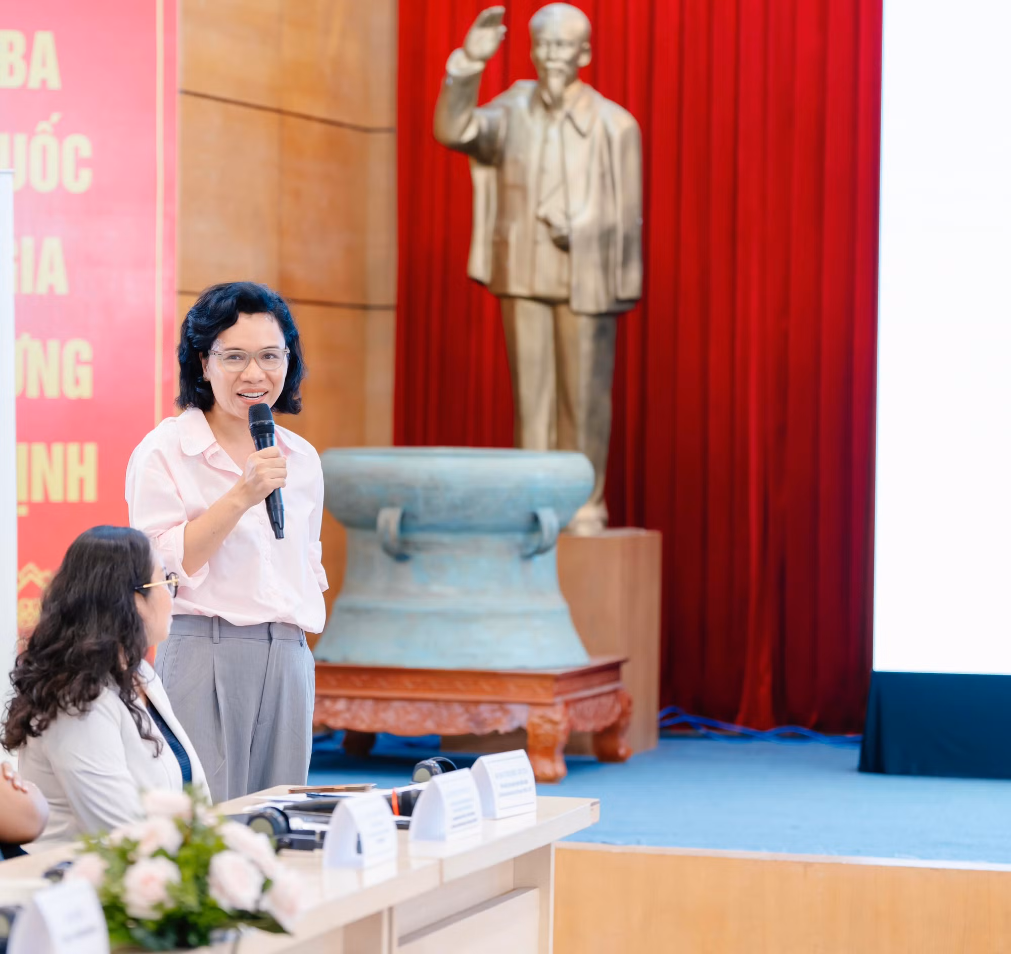 va-thuy-1712.jpg