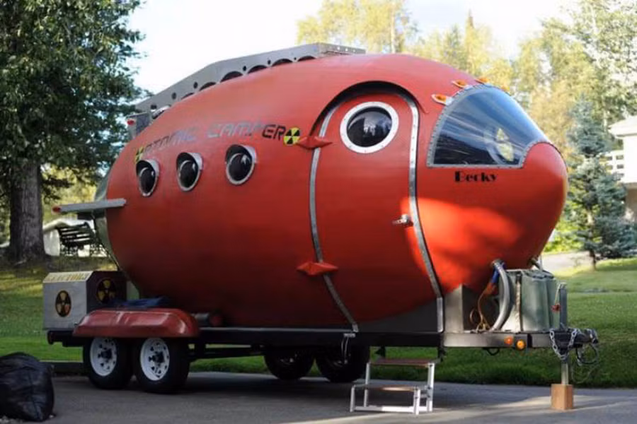 Atomic Camper - Người cắm trại “nguyên tử”.jpg