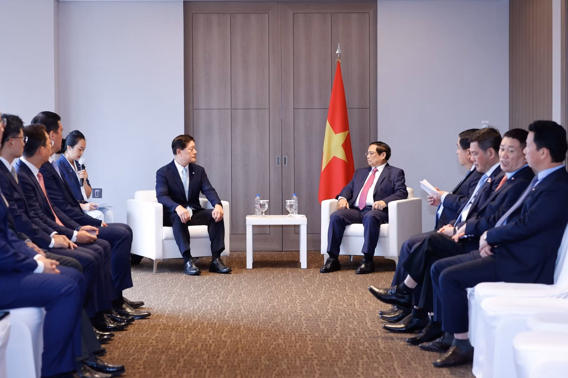 Thủ tướng tiếp ông Chang In Hwa, Giám đốc điều hành Tập đoàn Posco - Ảnh: VGP