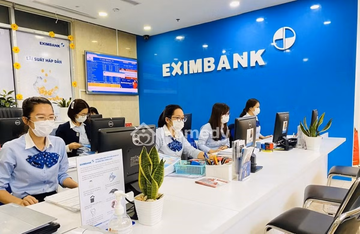 Các nhà đầu tư đã nhiều lần đặt vấn đề về mối liên quan giữa NAB và Eximbank, có hay không việc sở hữu chéo giữa hai ngân hàng này.