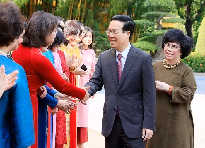 Chủ tịch nước Võ Văn Thưởng ấn tượng với những kết quả thiết thực, rất đáng khích lệ của các nữ doanh nhân.jpg