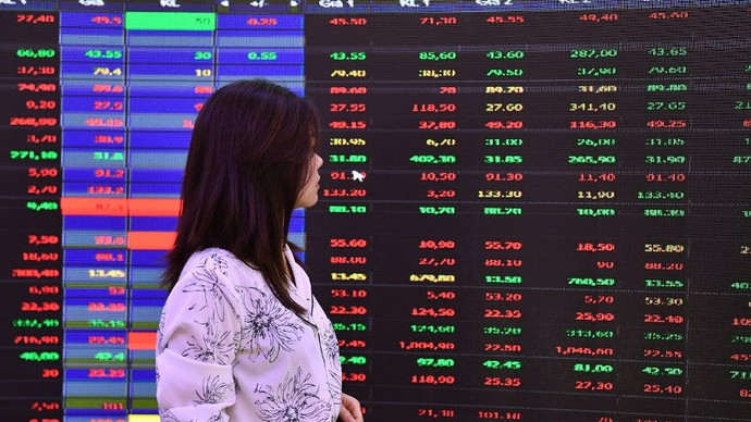 Hồi phục “nửa vời”, VN-Index vẫn loay hoay tìm xu hướng