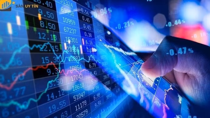 Hồi phục mong manh sau cú rơi tháng 3, VN-Index đối mặt “cửa ải” 1.700 điểm