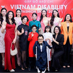 Các đại biểu, diễn giả và người mẫu tham gia chương trình