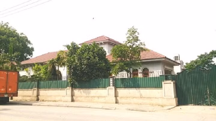 Hà Nội: Hàng loạt biệt thự xây dựng trên hành lang thoát lũ