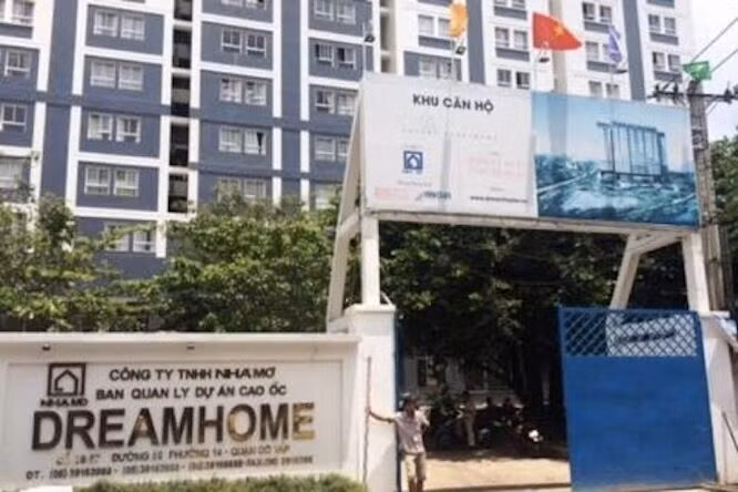 Dream Home Luxury: Bàn giao nhà chưa hoàn thiện, sập giàn giáo
