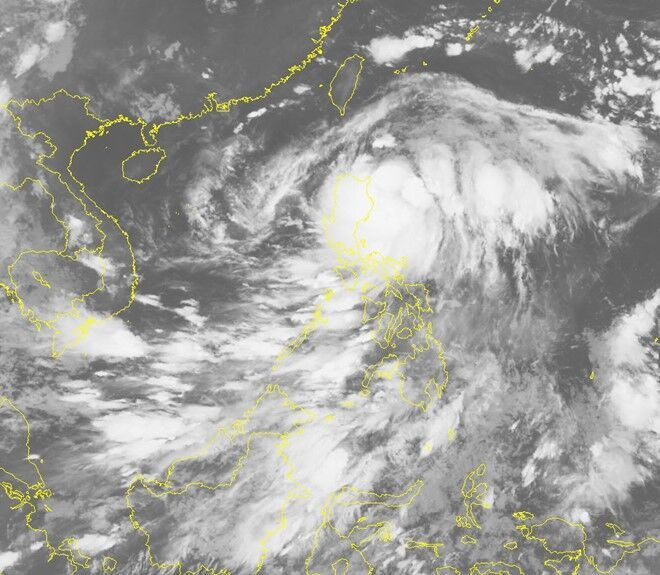 Bão Nida tăng cấp nhanh chóng trước khi vào Biển Đông