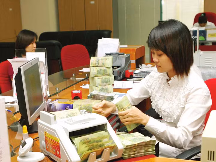 Lãi suất bình quân liên ngân hàng biến động trái chiều