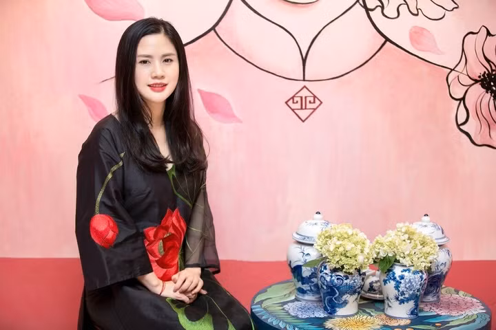Áo dài tinh khôi đón mùa mới...