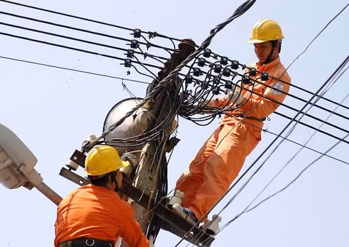 Làm ăn thua lỗ, sếp EVN nhận lương trên 600 triệu đồng/năm