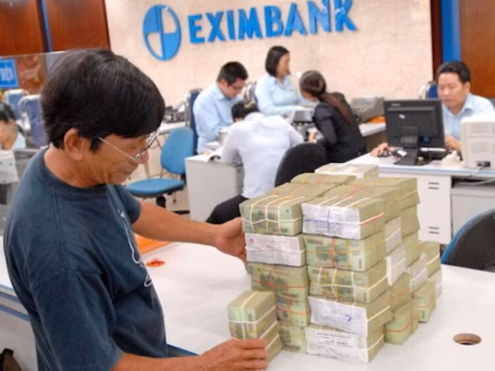 Thách thức nợ xấu lớn, lãi vay khó giảm