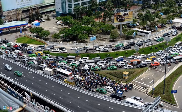 Dừng đề án cáp treo giải quyết tình trạng kẹt xe ở sân bay Tân Sơn Nhất
