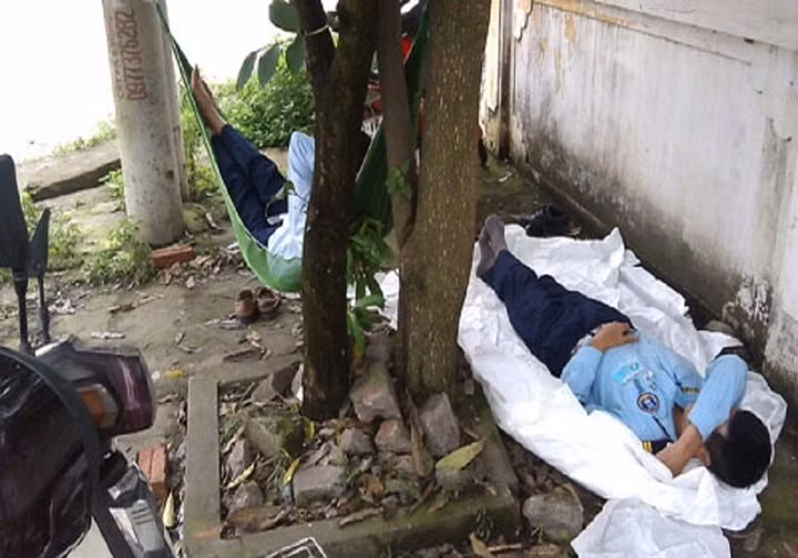 Khi ngân hàng "đứng cho vay, quỳ đòi nợ"