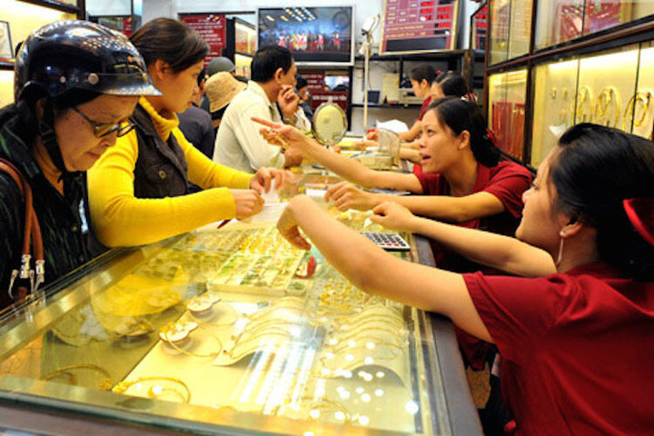 Sáng 23/6, áp lực xả hàng vàng lao dốc mạnh