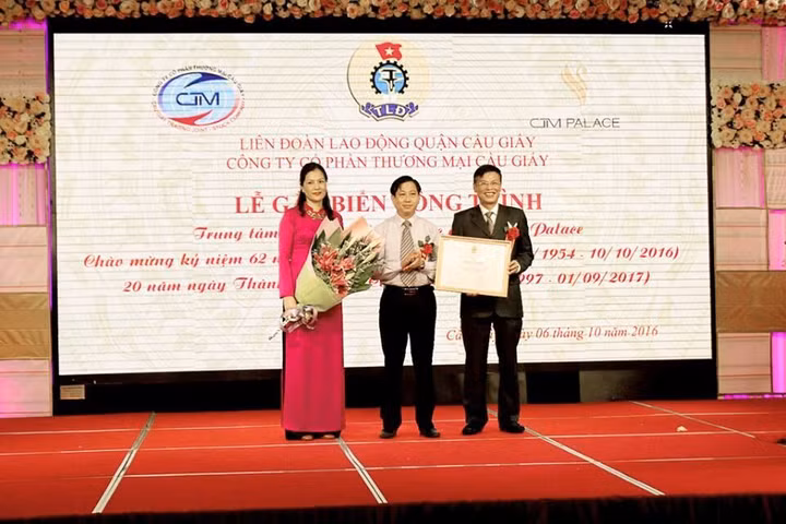 Gắn biển công trình Trung tâm tổ chức sự kiện và tiệc cưới CTM Place chào mừng ngày giải phóng Thủ đô