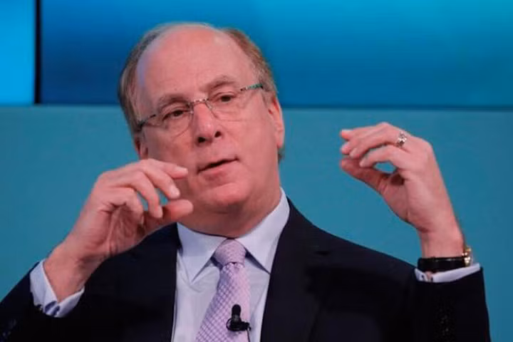 Nhà quản lý tài chính số một thế giới giữ tiền như thế nào?