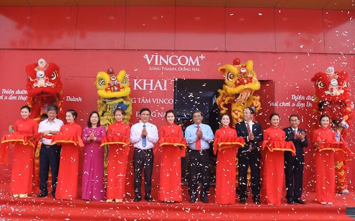 Vingroup ra mắt mô hình trung tâm mua sắm Vincom+