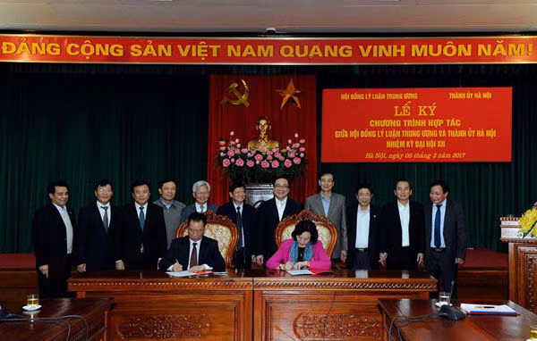 Thành uỷ Hà Nội ký kết phối hợp với Hội đồng Lý luận Trung ương