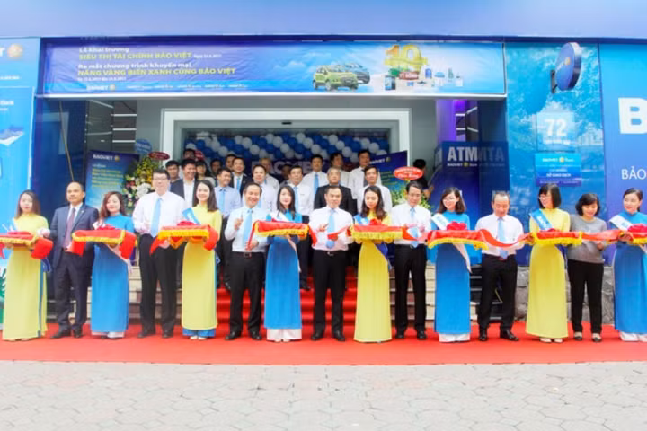 Khai trương siêu thị tài chính Baoviet One Stop Shop