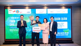 Đại diện Maca Đại Việt nhận giải Quán quân cuộc thi Twin Transition Challenge 2025