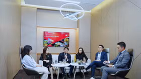 Các chuyên gia đến từ nhiều lĩnh vực bao gồm đơn vị đánh giá ẩm thực quốc tế, liên minh hiệp hội nhà hàng, đơn vị cung cấp dịch vụ vận chuyển, các đầu bếp và nhà sáng lập nhà hàng chia sẻ tại sự kiện