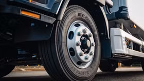 Bridgestone và ISUZU thúc đẩy xu hướng lốp không săm cho xe tải trung