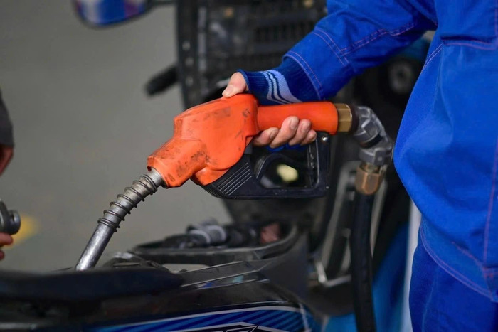 Đề xuất giảm thuế môi trường với xăng, dầu 