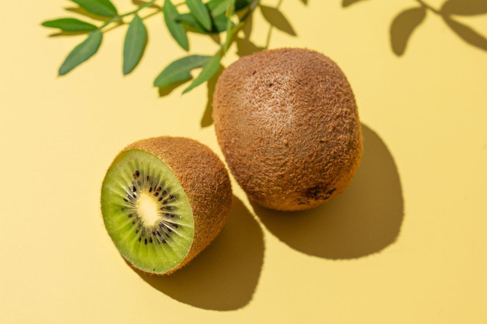 Làn da săn chắc hơn nhờ ăn kiwi mỗi ngày