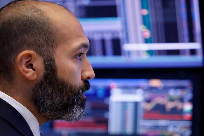 Phố Wall trượt dốc khi các nhà đầu tư mất niềm tin vào khả năng sớm cắt giảm lãi suất