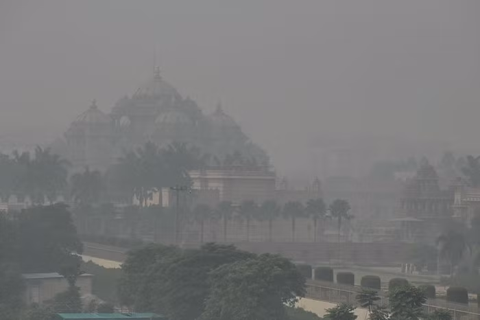 231110093957-india-smog-1109.jpg