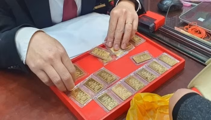 Vàng thế giới chịu áp lực ngắn hạn, giới chuyên gia kỳ vọng sớm bật tăng