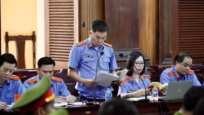 Đại diện Viện Kiểm sát tiếp tục công bố cáo trạng