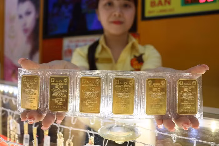 Vàng thế giới trượt nhẹ, giá trong nước vẫn đắt hơn thế giới 3,6 triệu đồng