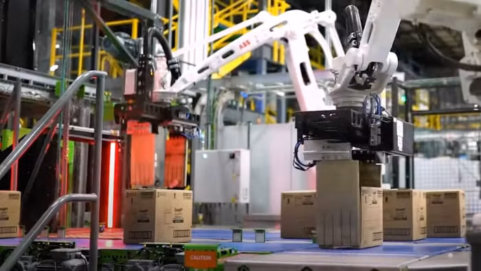 Công nghệ Symbotic được sử dụng tại một kho hàng của Walmart