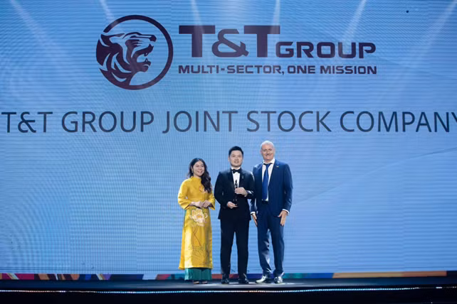 Ông Đỗ Vinh Quang, Phó Chủ tịch Hội đồng quản trị Tập đoàn T&T Group đại diện doanh nghiệp nhận giải Nơi làm việc tốt nhất Châu Á 2024