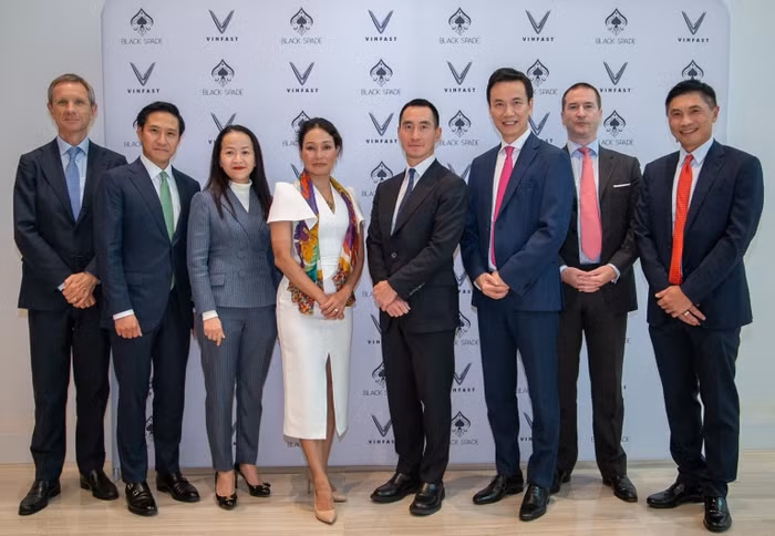 Đại diện Vinfast và Black Spade.jpg