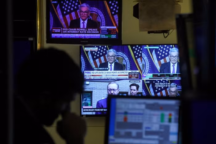 Chứng khoán Mỹ giảm mạnh sau quyết định lãi suất của Fed