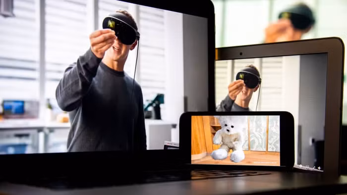 Giám đốc điều hành Meta Mark Zuckerberg đích thân giới thiệu và giải thích Meta Quest Pro trong sự kiện Meta Connect ở New York vào tháng 10/2022