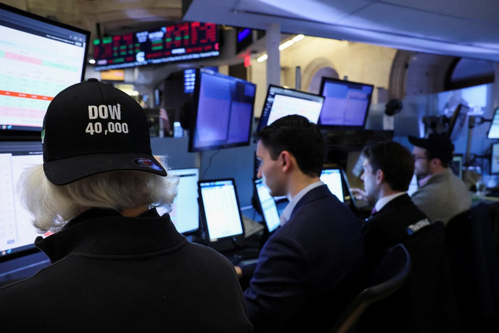 Dow Jones lại vọt qua mốc 40.000 điểm