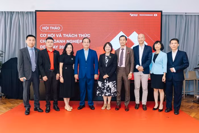 Đại diện Techcombank cùng các chuyên gia tại Hội thảo