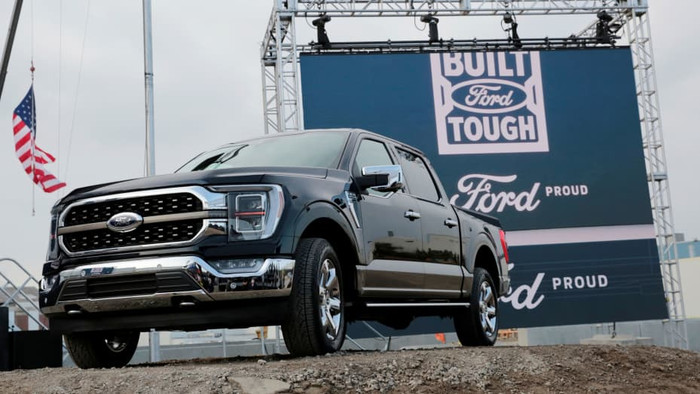 Dòng xe bán tải Ford F-150 Lightning phiên bản 2021